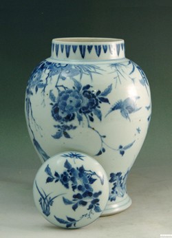 清順治青花花鳥紋蓮子罐（帶蓋）