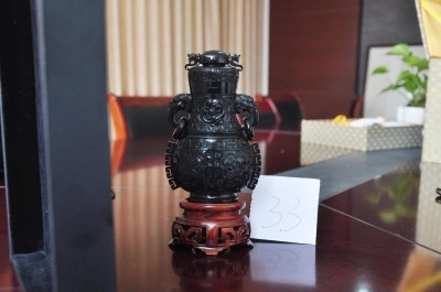 墨玉卣