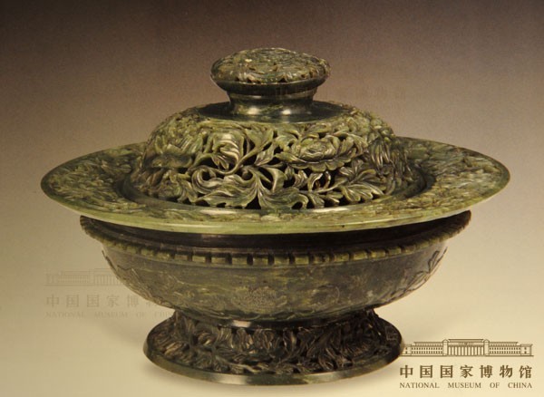 玉镂雕牡丹紋香熏