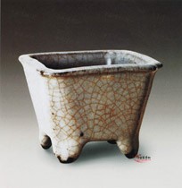 郊壇官窯青釉方花盆(南宋)