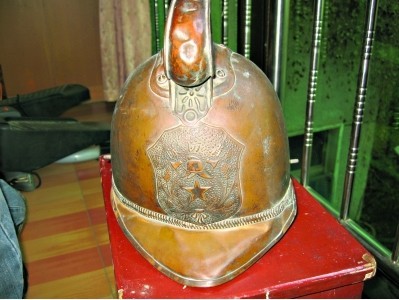消防水槍及頭盔