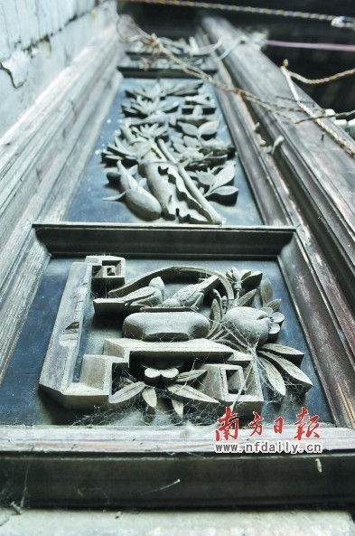 無論橫梁、板檐還是屏風，隨處可見精湛的木雕。