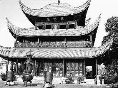 岳陽樓，江南三大名樓之一，曾經吸引過眾多偉人和名人登樓吟詠。毛澤東主席曾多次到岳陽，幾度登岳陽樓，與岳陽樓結下了一段緣