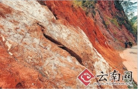 諾鄧古鎮的山坡上都有鹽