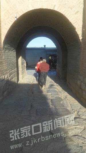石板巷內深深的車轍印