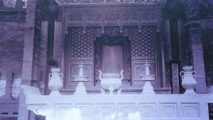 府學胡同小學文廟大成殿內供奉孔子牌位