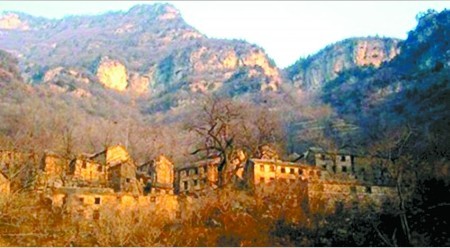 封門村遠景