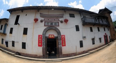 小三村竹園圍建於明末,自從出過國學生李首熏後，竹園圍先後出過4名秀才，9名貢生