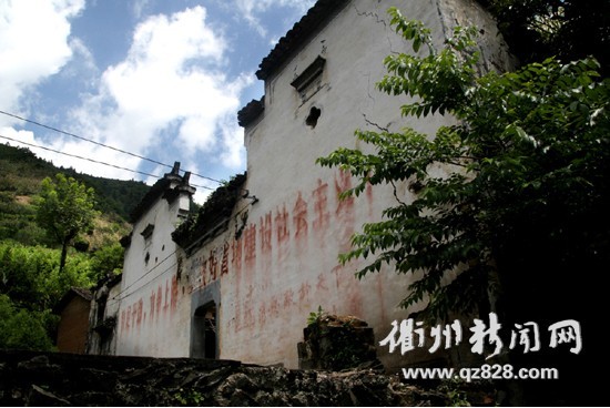 姜塢的老房子，大致有三類：黃泥房，石頭房，磚房