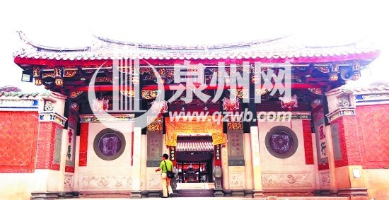 城隍廟牆上已有600年歷史的“雷厲風行”題字仍激勵著當地人保持拼搏果敢的作風