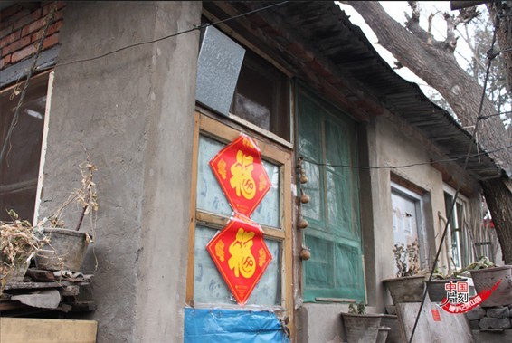 上斜街一些民居的門上都掛有葫蘆，或者蒜頭