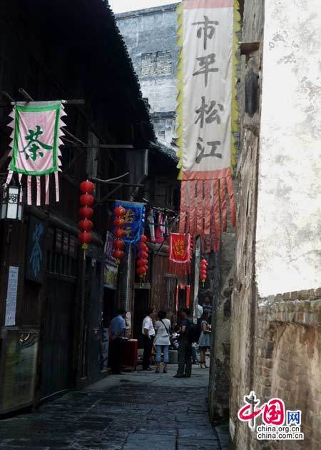 洪江古商城起源於春秋，成型於盛唐，鼎盛於明清，素有“湘西明珠”之稱