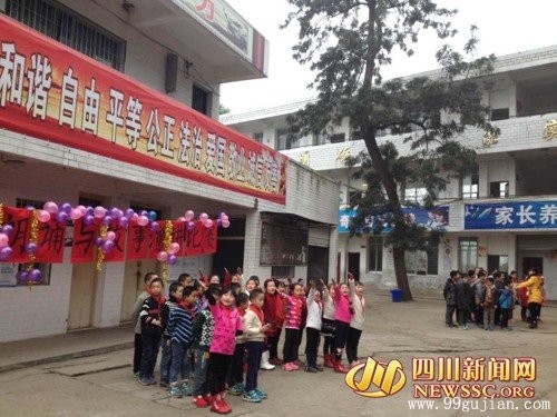 仁壽縣古建中學迎元旦詩歌朗誦比賽精彩紛呈
