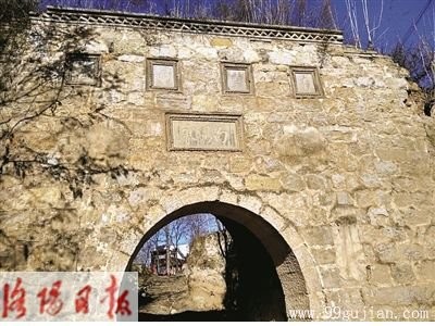 蘇羊村：清朝建築遺存甚多，土牆青瓦古樸典雅