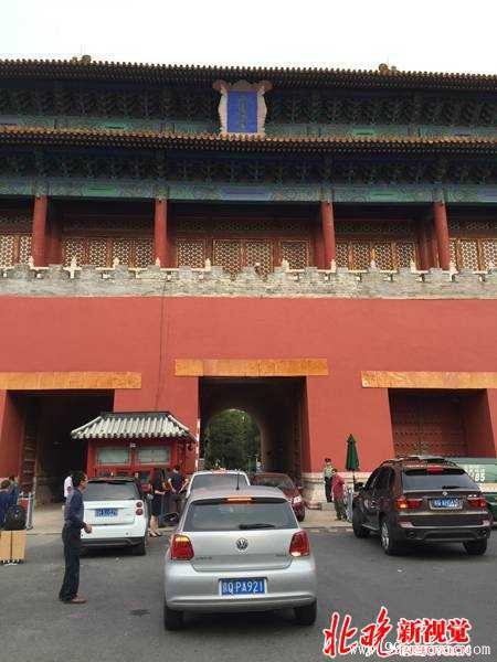 故宮每天停放汽車超千輛 專家稱尾氣對古建不利