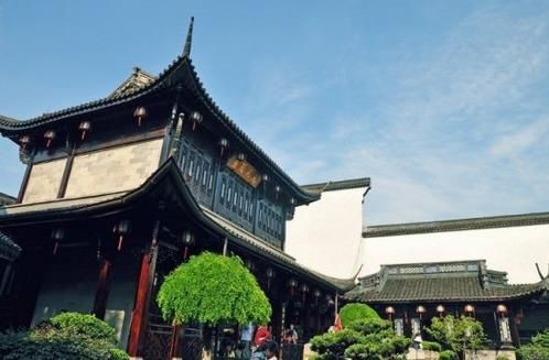 古宅內有芝園、十三樓等亭台樓閣