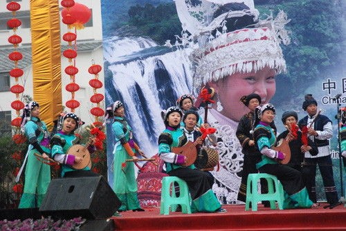 黔西南州布依族八音座唱。
