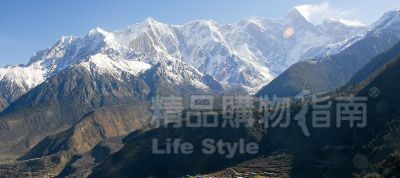 瞻仰南迦巴瓦神山是停駐直白村的游客的最大理由。攝影/王海輝