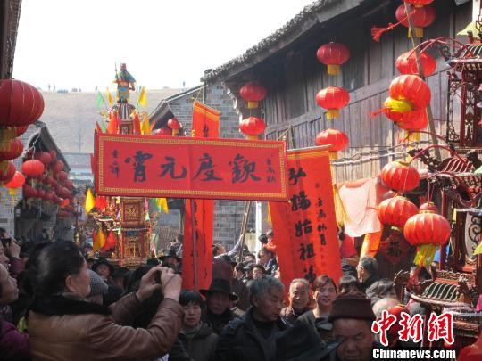 浙江前童古鎮民俗“嘉年華”元宵行會引來10余萬游客