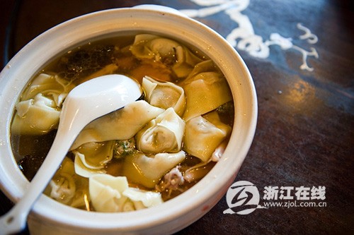 錢塘人家的老鴨馄饨煲幾乎是每桌必點