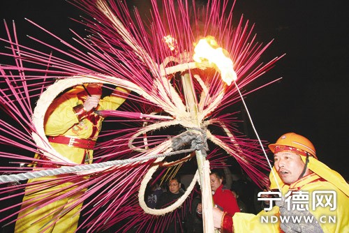 邈遠與親近——雙溪古鎮的元宵燈會