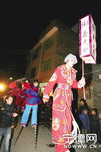 邈遠與親近——雙溪古鎮的元宵燈會