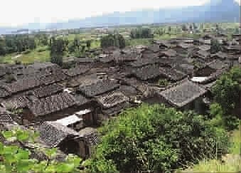 遠眺茶馬古道上的束河鎮