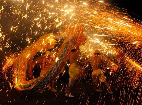 追尋習俗送祝福  鎮遠古鎮元宵節慶游
