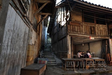 60米長的小巷就是當年的茶馬古道，至今保存完好