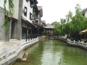 水裡流淌的是柔軟的時光。