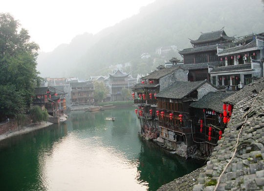 鳳凰古城(資料圖片)