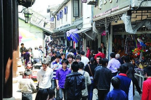 千燈古鎮客流如潮