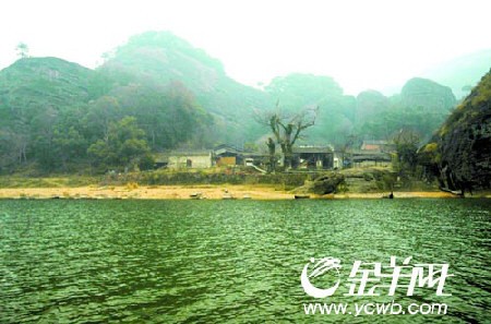 編 號: 2387435 　　　
攝影作者: 　　
文件名:yzblyc88123.jpg　　
文件大小:K　　
高 X 寬:297 X 450　　
說明:yzblyc88123.jpg